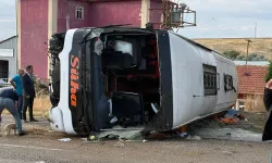 Yolcu otobüsü devrildi: 1 ölü, 40 yaralı