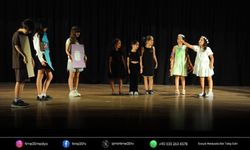 Karşıyaka’da genç tiyatrocular yaz kursunu tamamladı