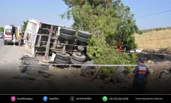 Yolcu otobüsü, kamyona arkadan çarptı: 1 ölü, 7 yaralı