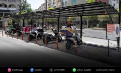 Bornova'dan kuryelere ve vatandaşlara gölgelik desteği