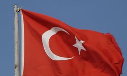 Türk bayrağına tüfekle ateş edildi, soruşturma başlatıldı