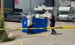 Eşini ve eniştesini tabancayla öldürdü