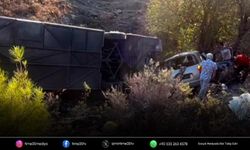 Menderes’te midibüs ve otomobil çarpıştı: 2 ölü