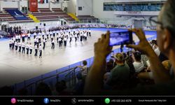 İzmir’de Balkan dansları kursunda final gösterisi