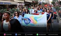 EFEST 2026 renkli kortejle kapılarını açtı