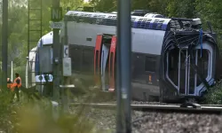 Fransa'da yolcu treni raydan çıktı: 44 yaralı
