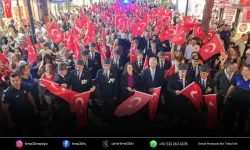 Karşıyaka’da 9 Eylül coşkusu sokakları kırmızı beyaza bürüdü