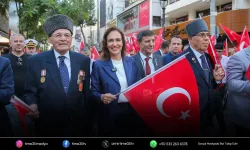 Karşıyaka’da gazilere saygı yürüyüşü