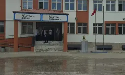 Kız öğrenci okula pompalı tüfekle geldi