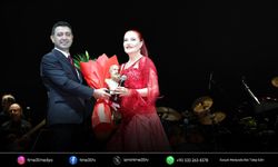 Bayraklı'da Candan Erçetin'le Cumhuriyet coşkusu