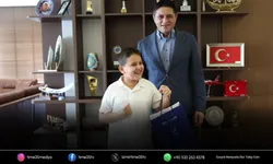 Aliağa’nın şampiyon yüzücüsü yeni hedeflere kulaç atıyor