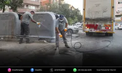Bornova’da mahalle temizliği hız kesmeden sürüyor