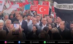 Cemil Tugay’ın AK Parti’ye geçişi İzmir’de protesto edildi