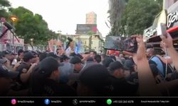 Cemil Tugay’ın AK Parti’ye geçişi öncesi İzmir’de protesto