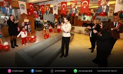 Efes Selçuk’ta Cumhuriyet coşkusu çocukların sürpriziyle başladı