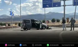 Otomobille hafif ticari araç çarpıştı: 1 ölü