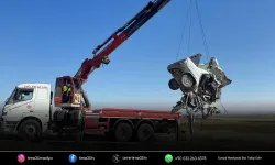 Otomobiller kafa kafaya çarpıştı: 4 ölü, 4 yaralı
