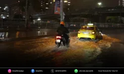 İzmir’de gece saatlerinde sağanak etkili oldu
