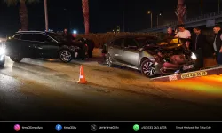 Konak’ta 8 aracın karıştığı kazada 4 kişi yaralandı