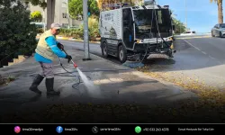 Kuşadası’nda cadde ve sokaklar temizleniyor