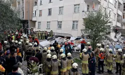 Maltepe'de 7 katlı binanın 3 katı çöktü