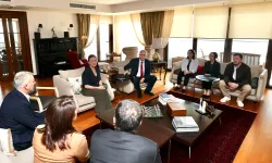 Mansur Yavaş, Vahap Seçer'in ailesini ziyaret etti