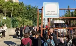 Okul kapısında bıçaklı dehşet: 5 öğrenci yaralandı