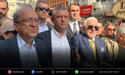 Özgür Özel, İzmir'de gazetecilerin yürüyüşüne katıldı