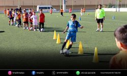 Buca'da minik futbolcular sahaya çıktı