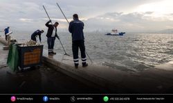 İzmir Körfezi'nde yağış sonrası temizlik çalışması