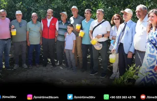 Ege İhracatçı Birlikleri Aydınlı üreticilere akdeniz meyve sineği tuzağı dağıttı