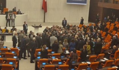 Meclis'te 'İmamoğlu' gerginliği: AKP'li ve CHP'li vekiller birbirine girdi!