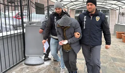 Üvey babasını bıçaklayan şüpheli tutuklandı