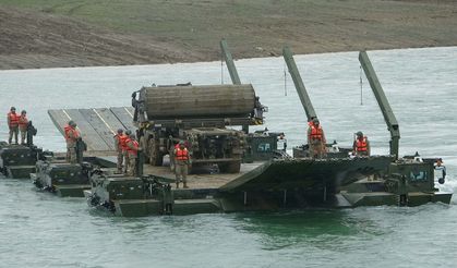 171 personelle durgun sulardan geçiş tatbikatı