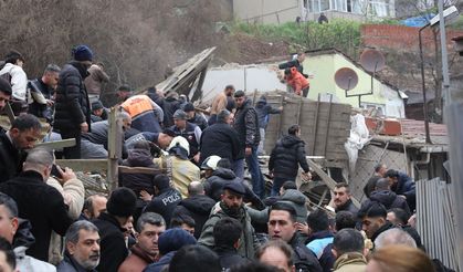 Fatih’te doğal gaz kaynaklı patlamada 2 bina çöktü