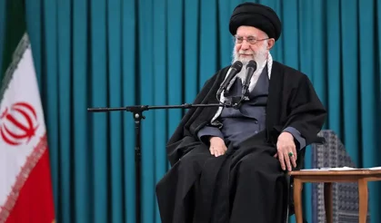 İran'da yeni dini lider seçildi