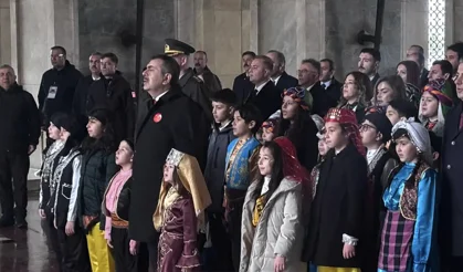 Bakan Tekin, öğrencilerle Anıtkabir'i ziyaret etti