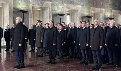 Devlet erkanı Ata'nın huzurunda