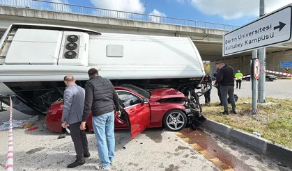 Öğrenci otobüsü devrildi: 44 yaralı