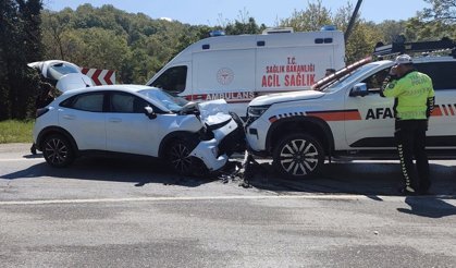 Sapanca’da AFAD aracıyla otomobil çarpıştı: 4 yaralı