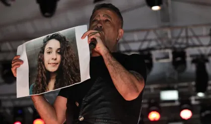 Haluk Levent sahnede Gülistan Doku’yu andı
