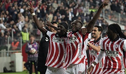 Samsunspor lider Galatasaray’ı 4 golle yıktı