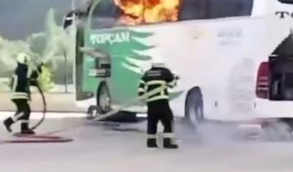 Terminalde yolcu otobüsü alev alev yandı