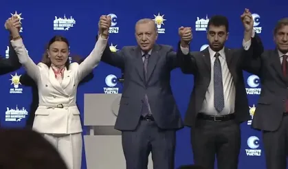 Erdoğan rozetlerini taktı! 3 başkan AK Parti'de