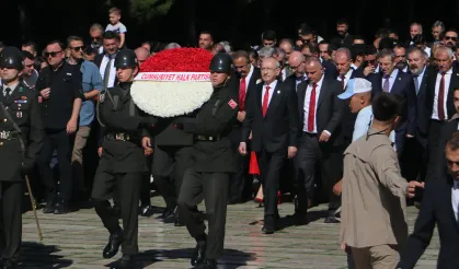 Kılıçdaroğlu’ndan CHP’nin 103. yılında Anıtkabir ziyareti