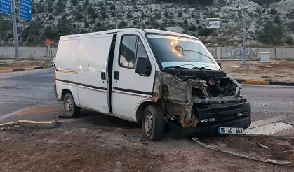 Minibüsler çarpıştı, 10 tarım işçisi yaralandı