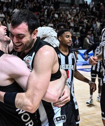Beşiktaş, Galatasaray’ı eleyip yarı finale çıktı