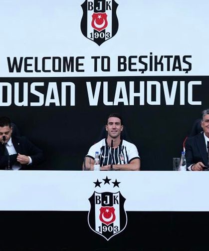 Vlahovic, Beşiktaş’a 20 bin taraftar önünde imza attı