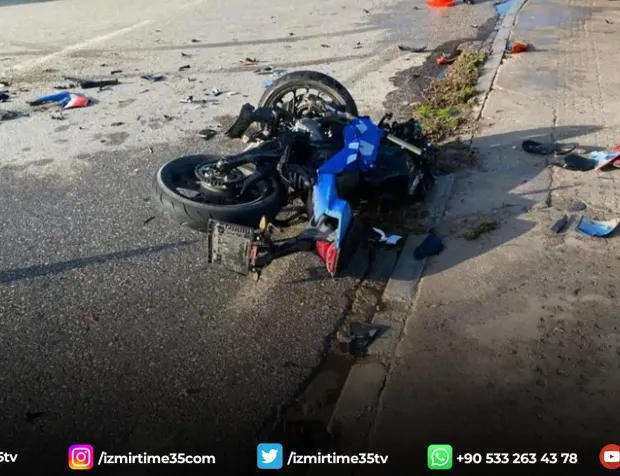 İzmir'de kamyona çarpan motosiklet sürücüsü hayatını kaybetti