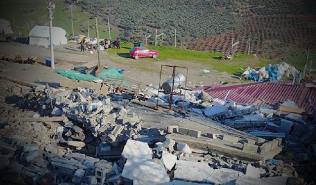 Deprem kayaları yuvarlandı: 2 kişi yaşamını yitirdi